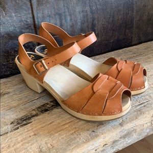 Peep toe Swedish Hasbeens clogs